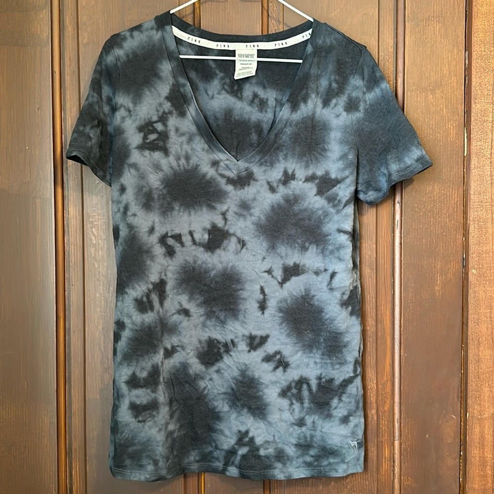 VS PINK TIEDYE VNECK